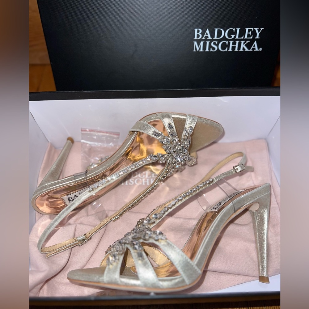 Badgley Mischka Jacqueline II Crystal Embellished Sling Back w/ Dust Bag NWT